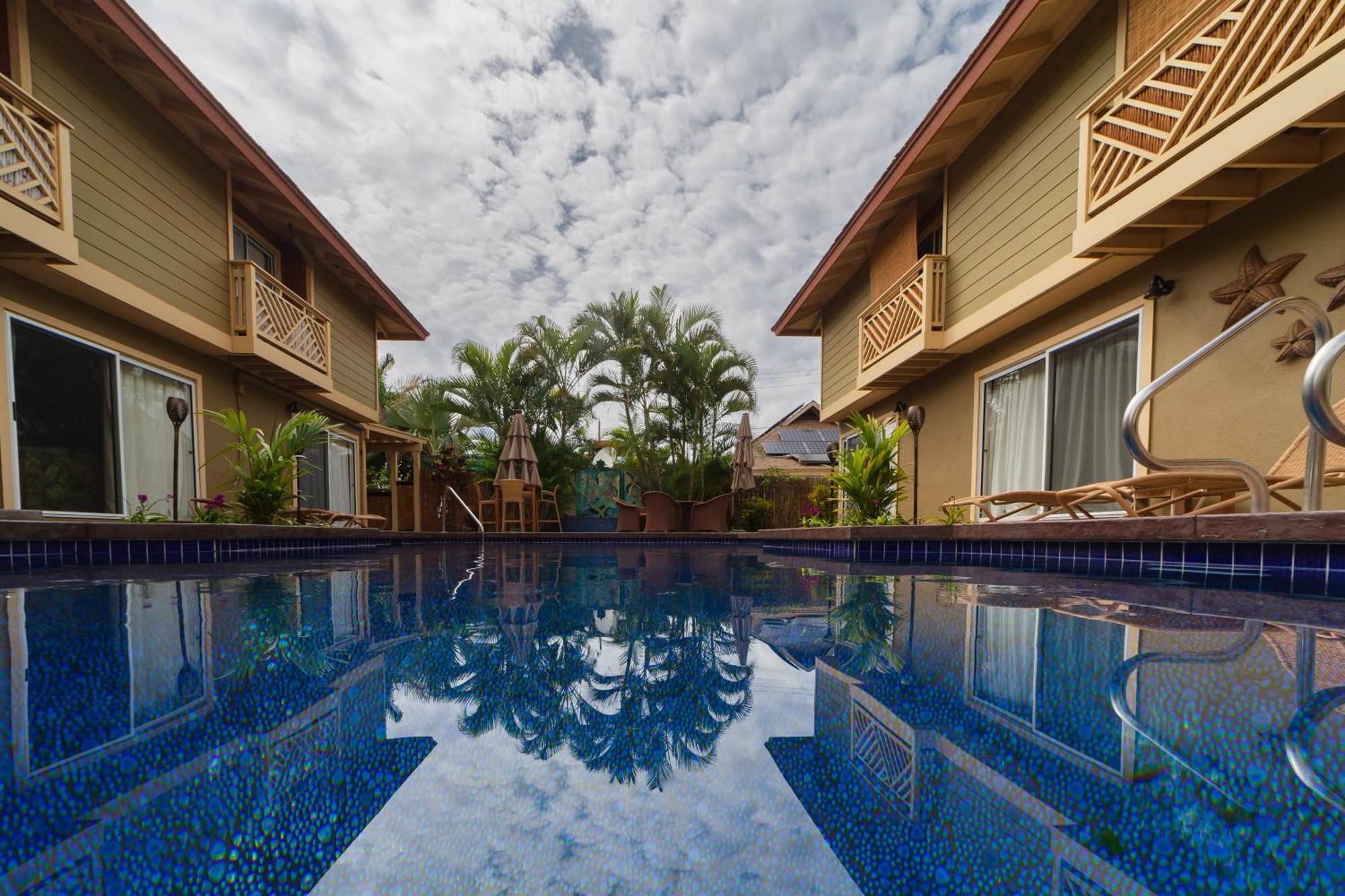 Plumeria Suite, 2-Bedrooms, Sleeps 6, Pool & Bbq, Pre-Renovation Summer Sale Kihei Kültér fotó