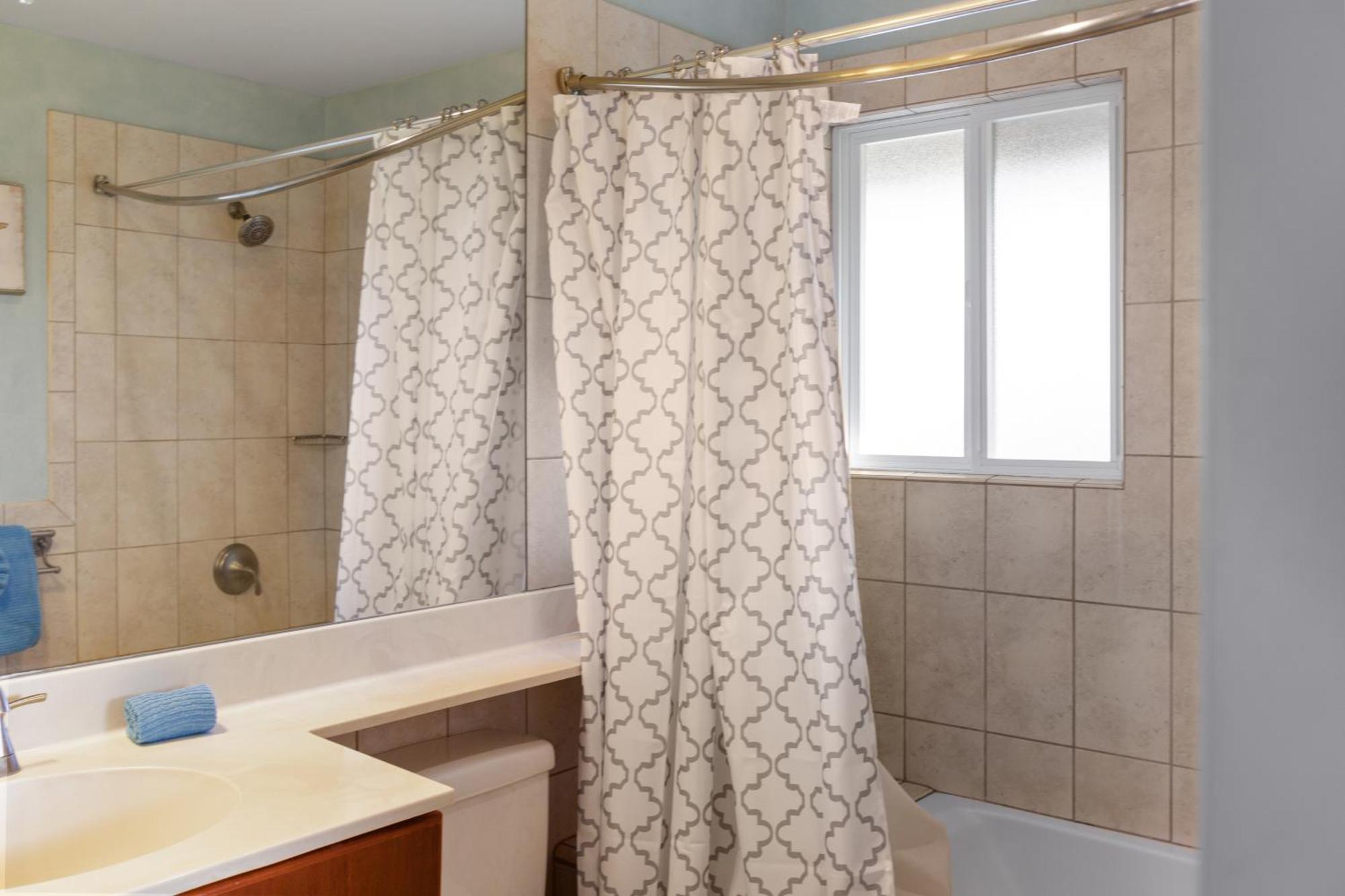 Plumeria Suite, 2-Bedrooms, Sleeps 6, Pool & Bbq, Pre-Renovation Summer Sale Kihei Kültér fotó
